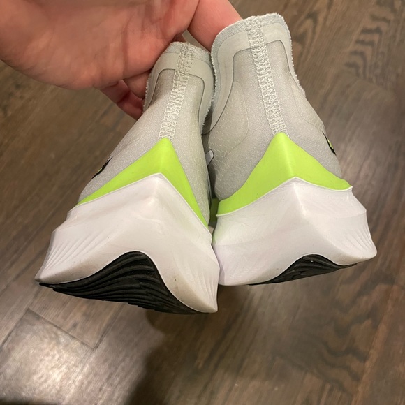 Nike Zoom Gravity Volt men’s running shoes - Picture 4 of 5